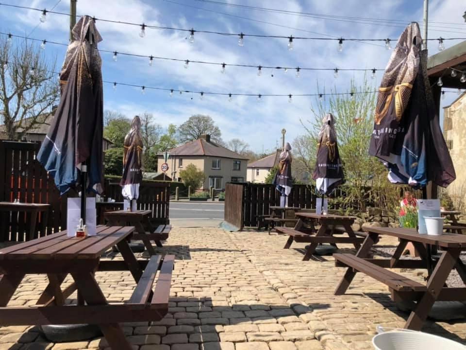 Foulridge The Hare & Hounds Inn מראה חיצוני תמונה
